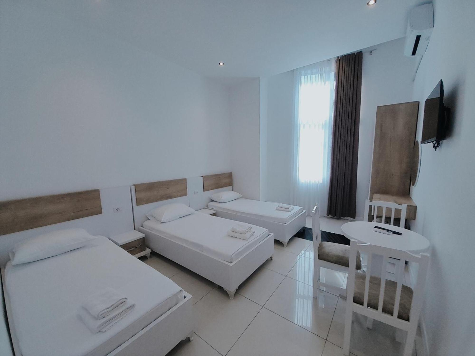 Hotel Restaurant Univers Shkoder Exterior photo