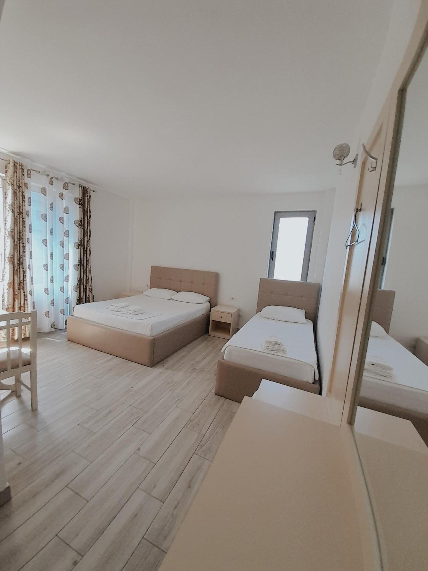 Hotel Restaurant Univers Shkoder Exterior photo