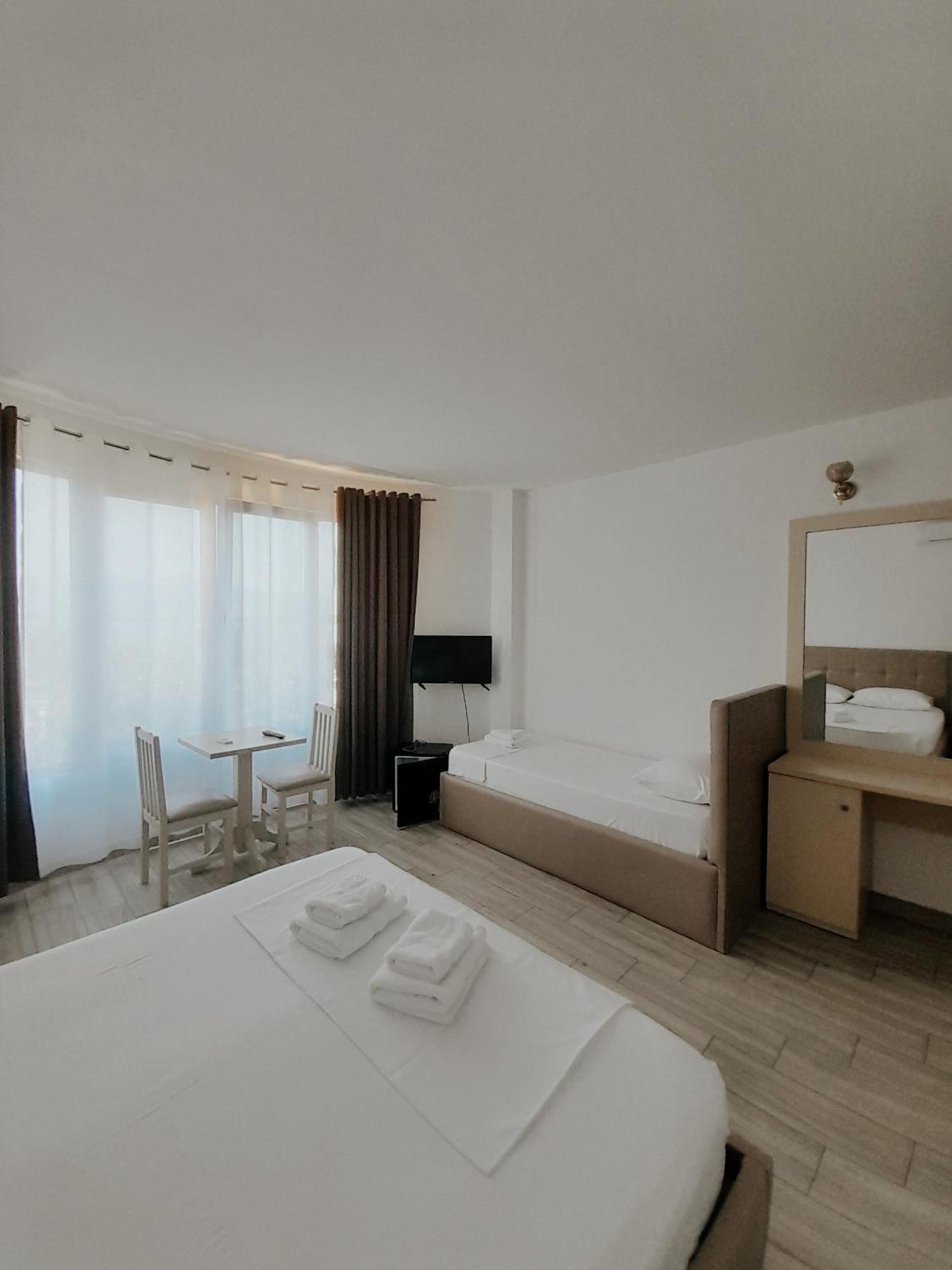 Hotel Restaurant Univers Shkoder Exterior photo
