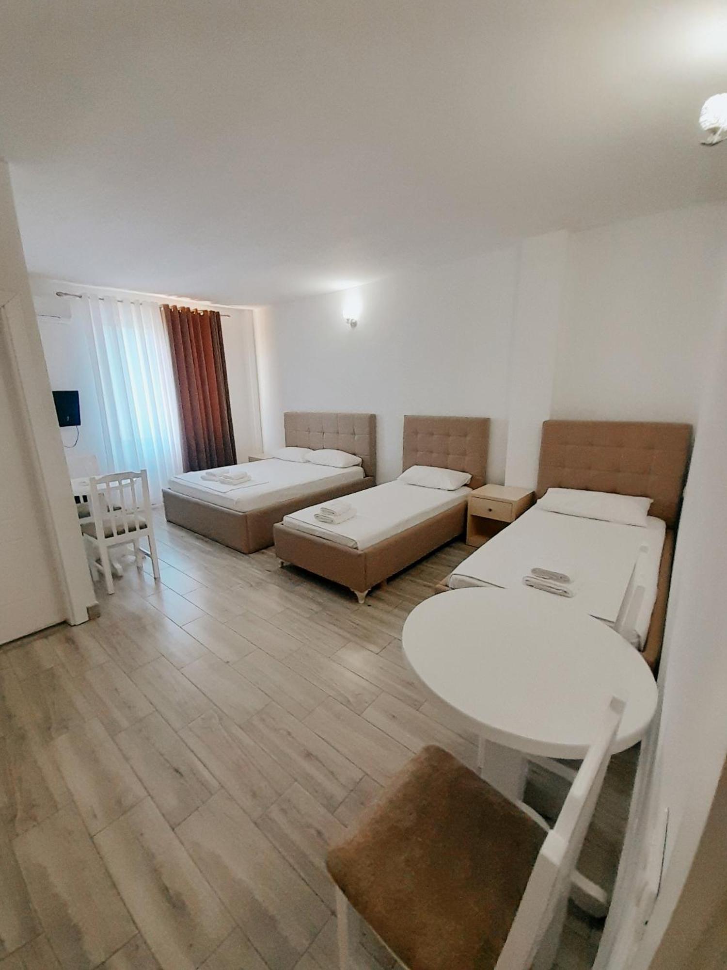 Hotel Restaurant Univers Shkoder Exterior photo