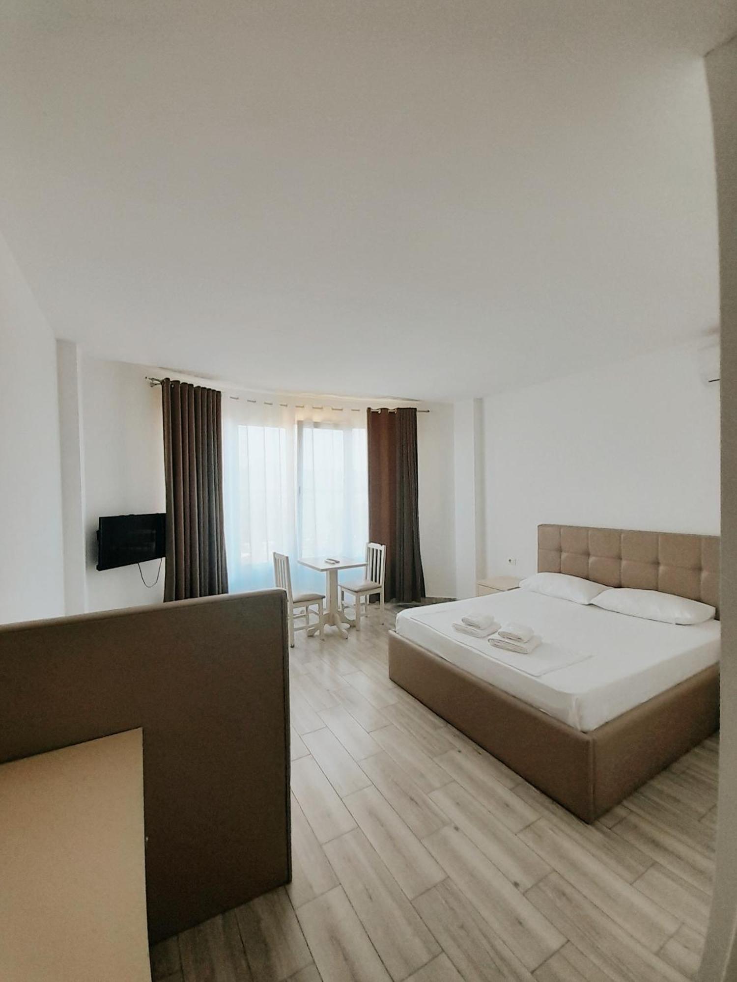 Hotel Restaurant Univers Shkoder Exterior photo